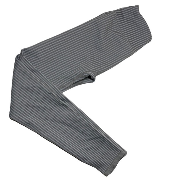 Fabletics High Waisted Seamless Rib Legging Small Artic Grey Raincloud - Picture 3 of 6